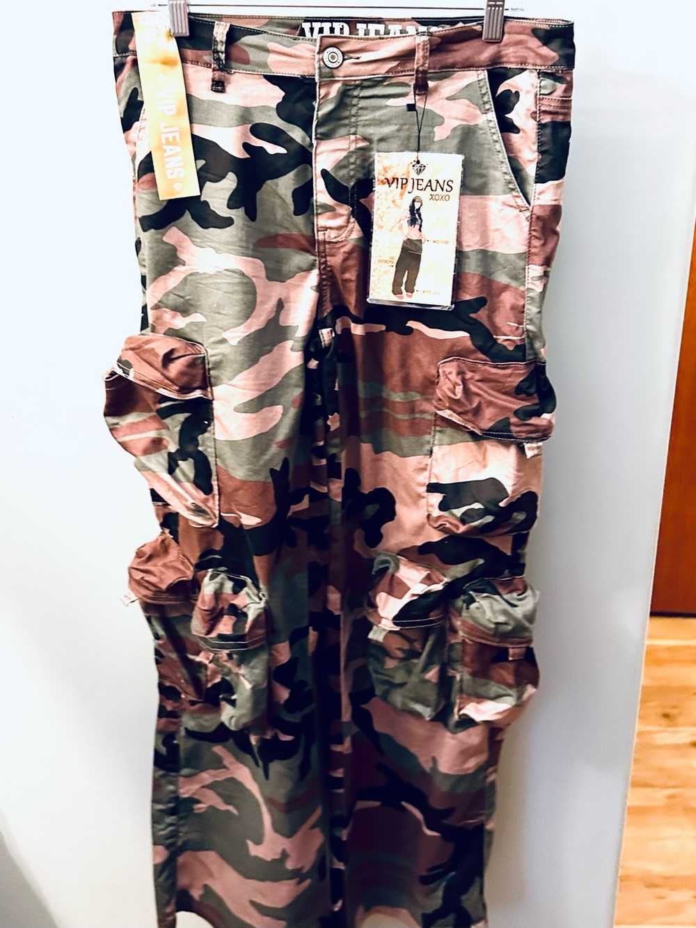 VIP JEANS Beige & Green Camo Cargo Pants Waist 34” Inseam 31”